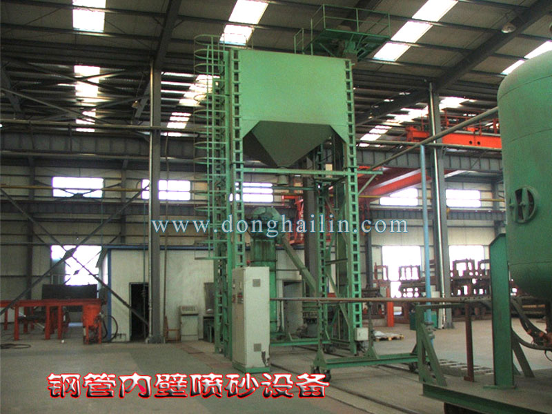 Cleaning machine for large steel outer wall